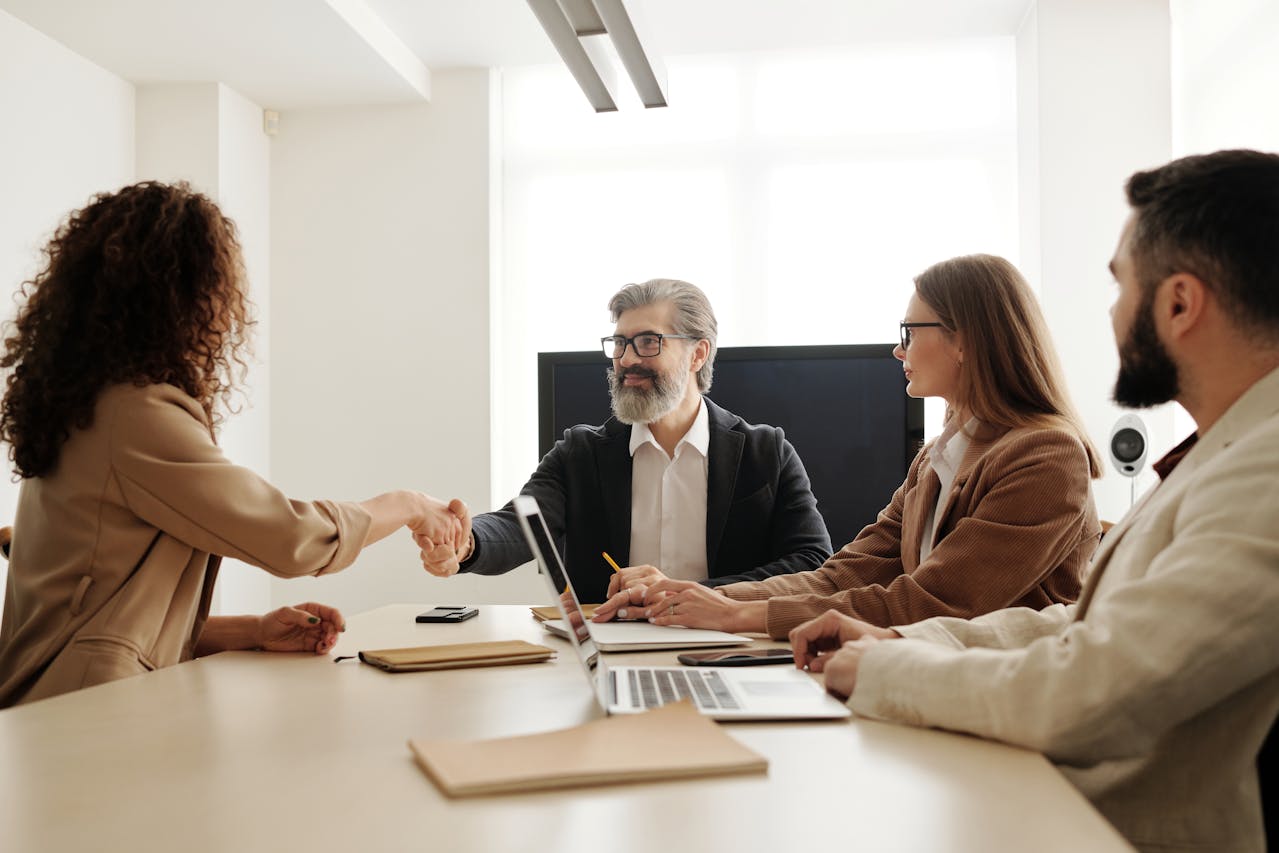 A fluktuáció sokkal többe kerül, mint gondolnánk – ezért éri meg elismerni a munkatársakat