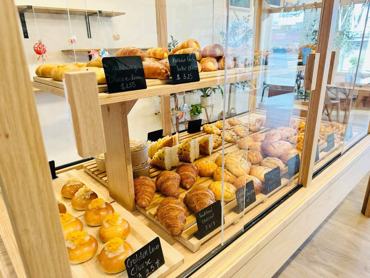 Bolti eladót és pénztárost keres a Nimbus Pékség Zsámbékon – 13. havi fizetéssel és cafeteriával várják a jelentkezőket
