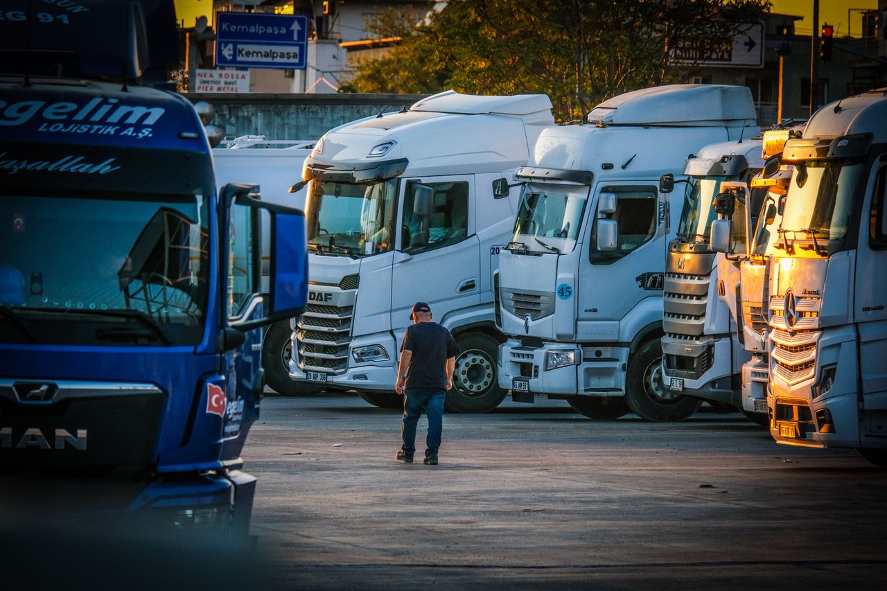 Stabil fizikai munkát keresel? Betanított segédmunkást keres az algyői fuvarozó cég