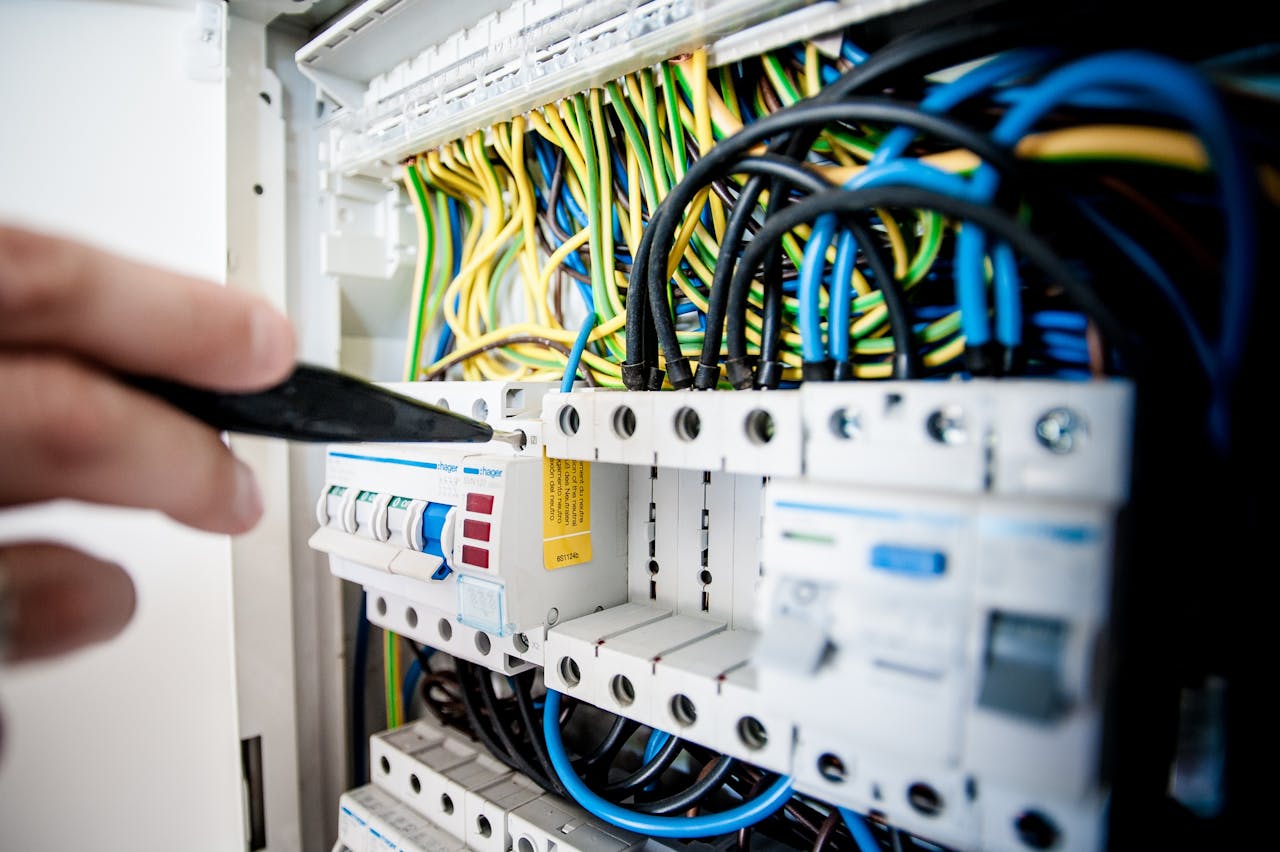 Villanyszerelőket keresnek Németországba: céges autó, szállás és vonzó jövedelem is várja a jelentkezőket